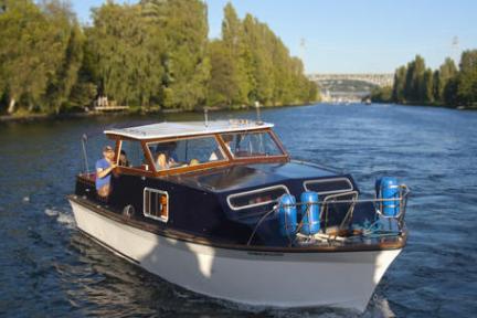 a small boat in a body of water