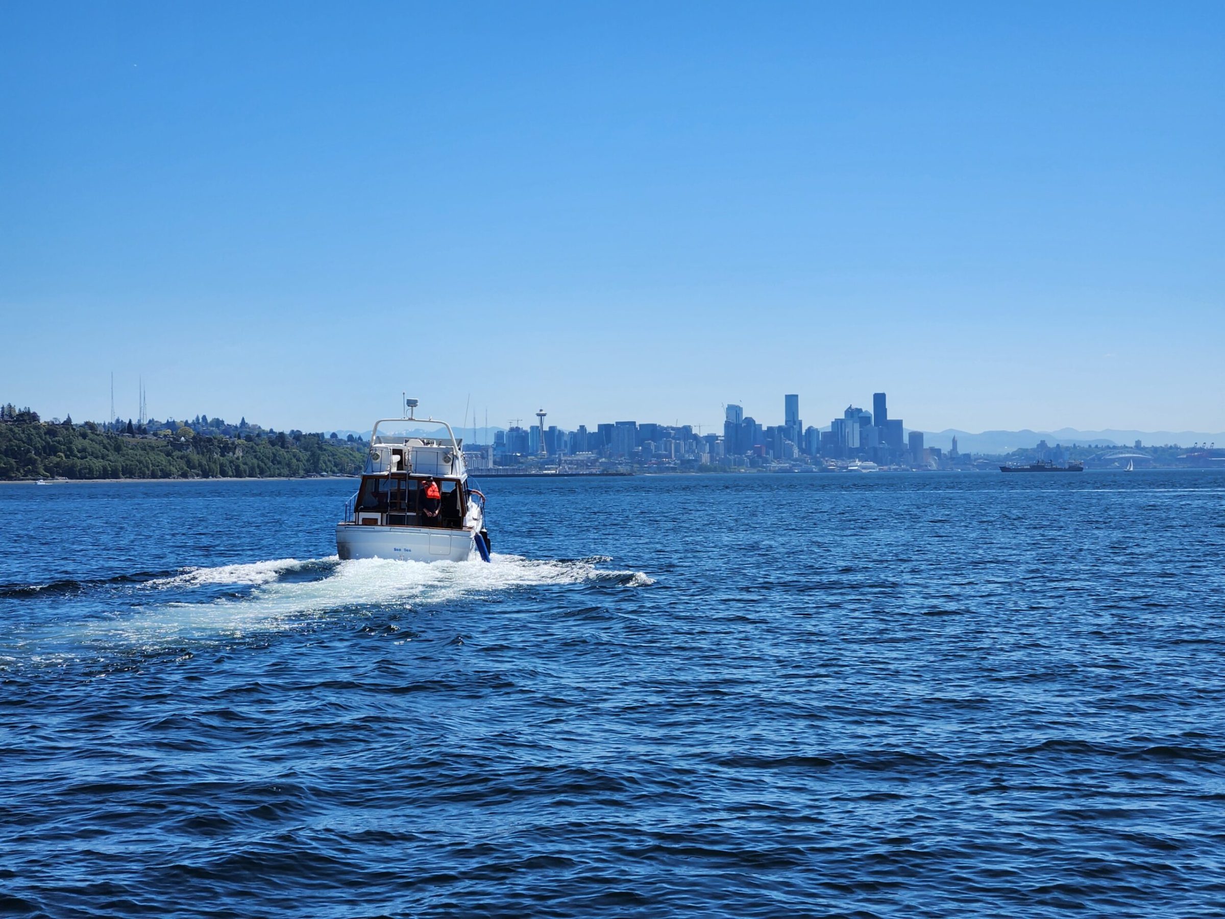 a small boat in a body of water